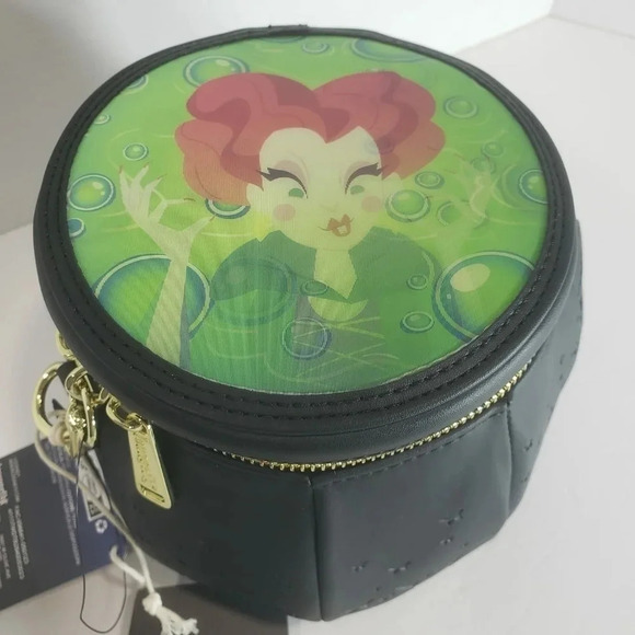 NWT Disney,Loungfly Hocus Pocus  Winifred Cauldron Crossbody Bag. - Picture 1 of 9